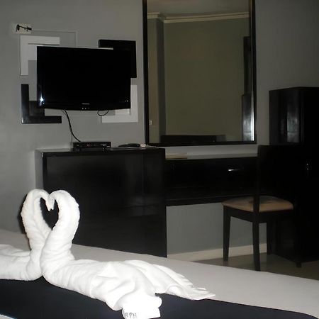 Richmond Plaza Hotel Tabok Zewnętrze zdjęcie