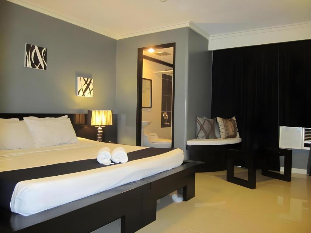 Richmond Plaza Hotel Tabok Zewnętrze zdjęcie