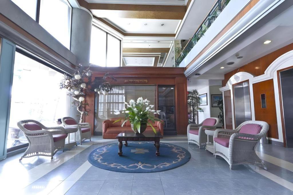 Richmond Plaza Hotel Tabok Zewnętrze zdjęcie
