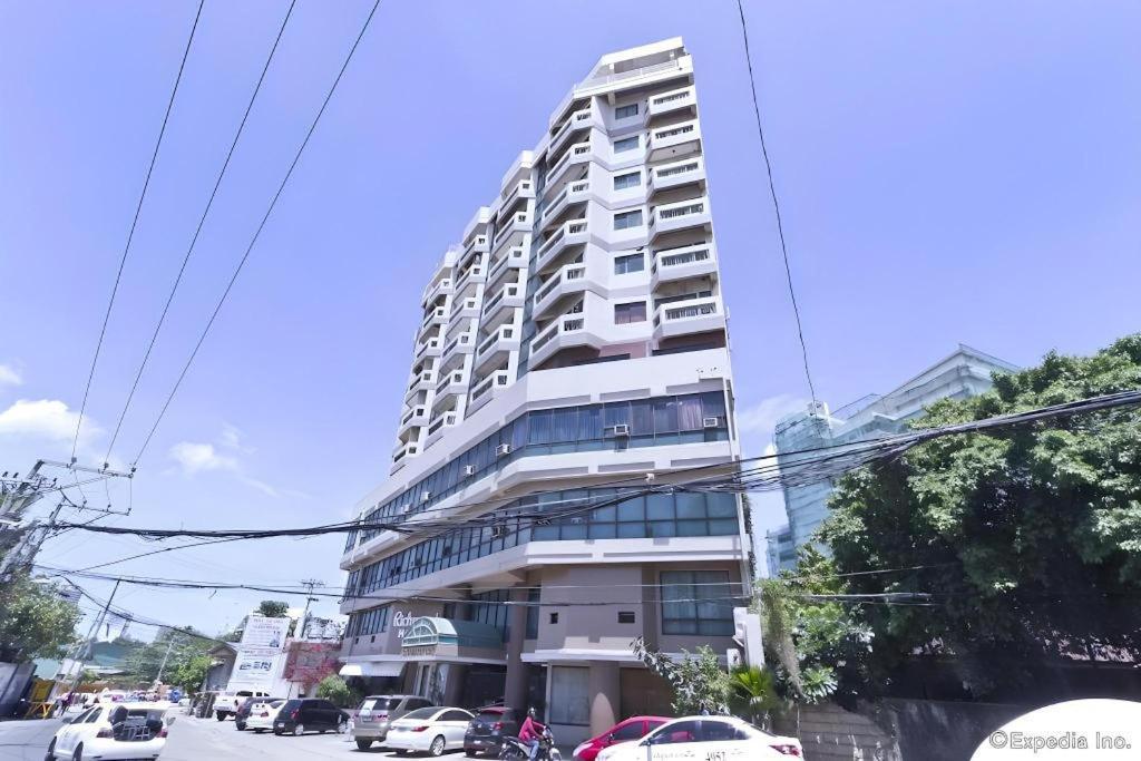 Richmond Plaza Hotel Tabok Zewnętrze zdjęcie