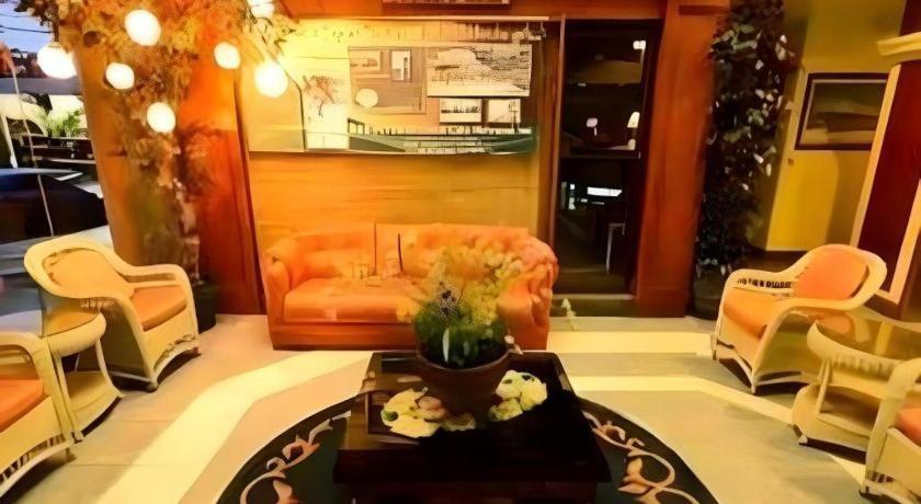 Richmond Plaza Hotel Tabok Zewnętrze zdjęcie