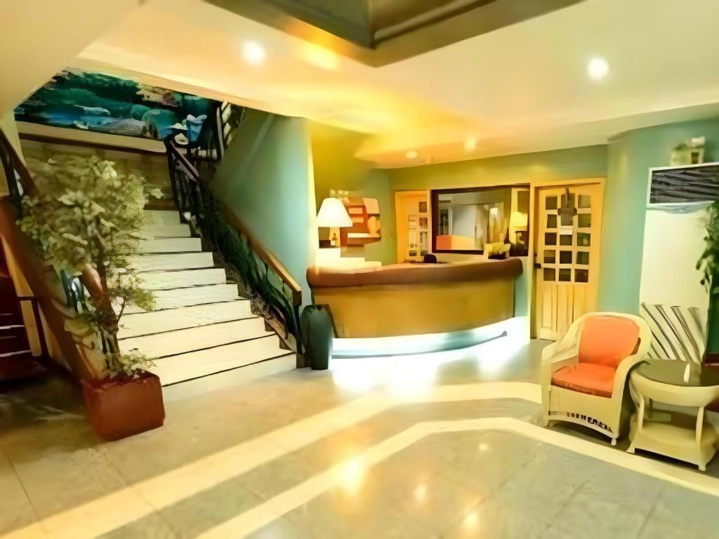Richmond Plaza Hotel Tabok Zewnętrze zdjęcie